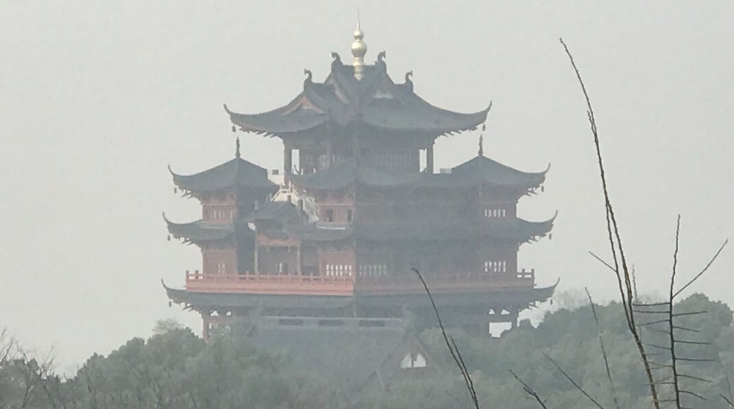 The hills, otiginally named Wu Hills (Wushan), gained the popular name City-God Hill during the Qing because at that time, it was believed that all city-gods in Hangzhou were enshrined there.