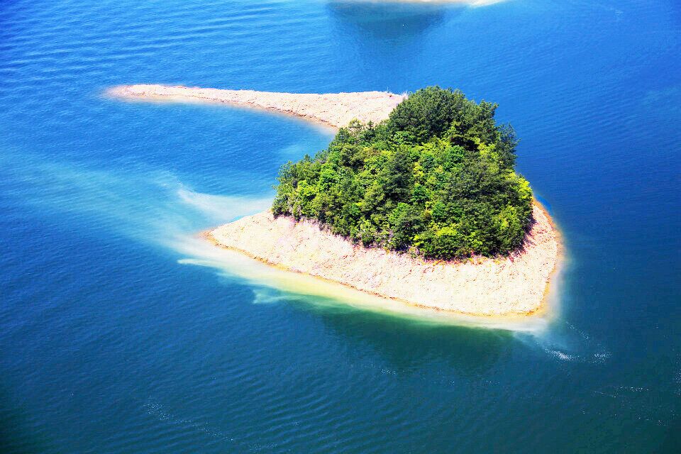 #Qiandao Lake (Thousand Island Lake ) .
 千岛湖.  

https://twitter.com/Beautifulgx