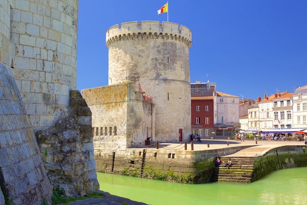 La Rochelle mettant en vedette patrimoine historique et ville cĂŽtiĂšre