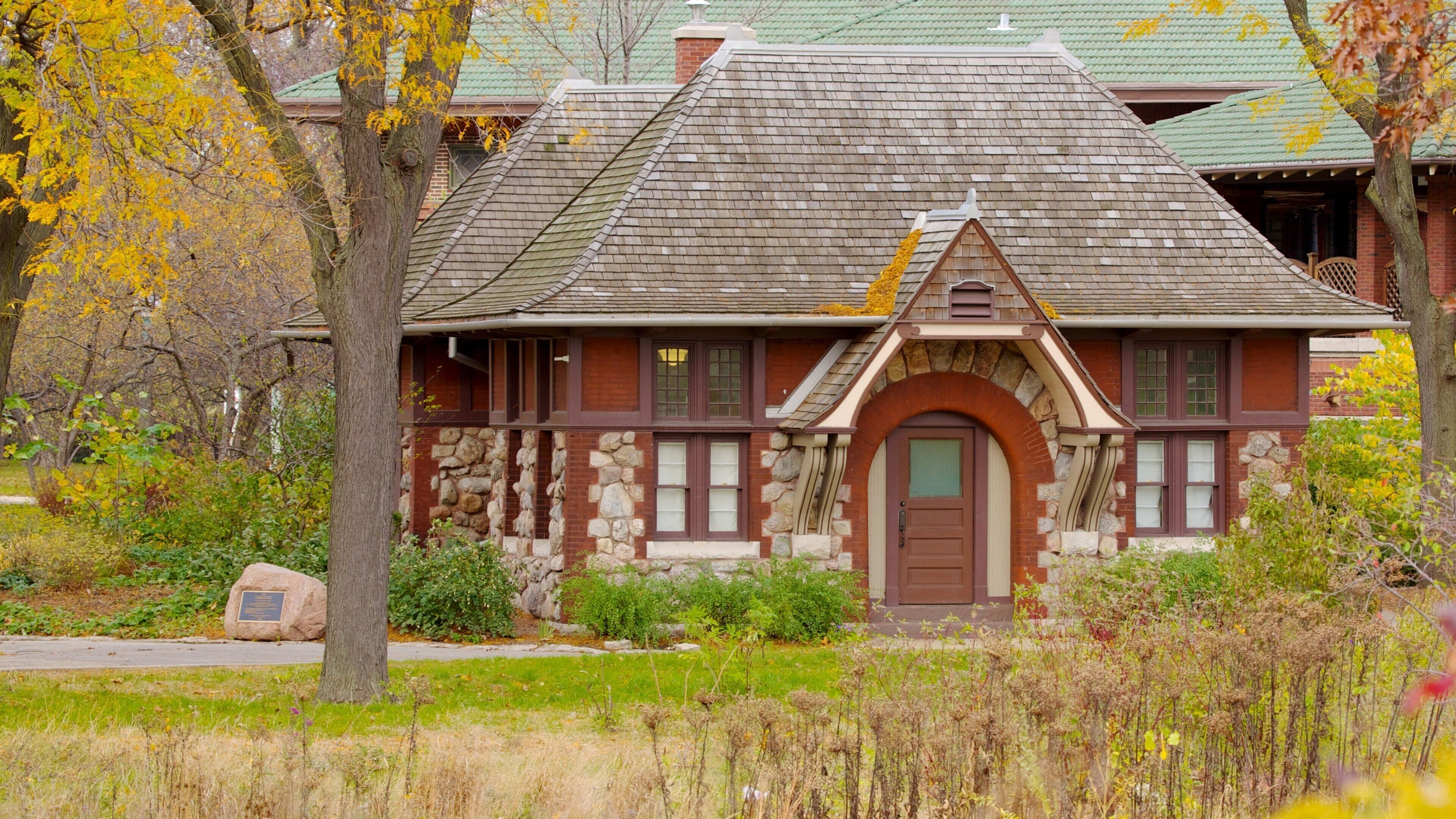 Illinois featuring a house and a park
