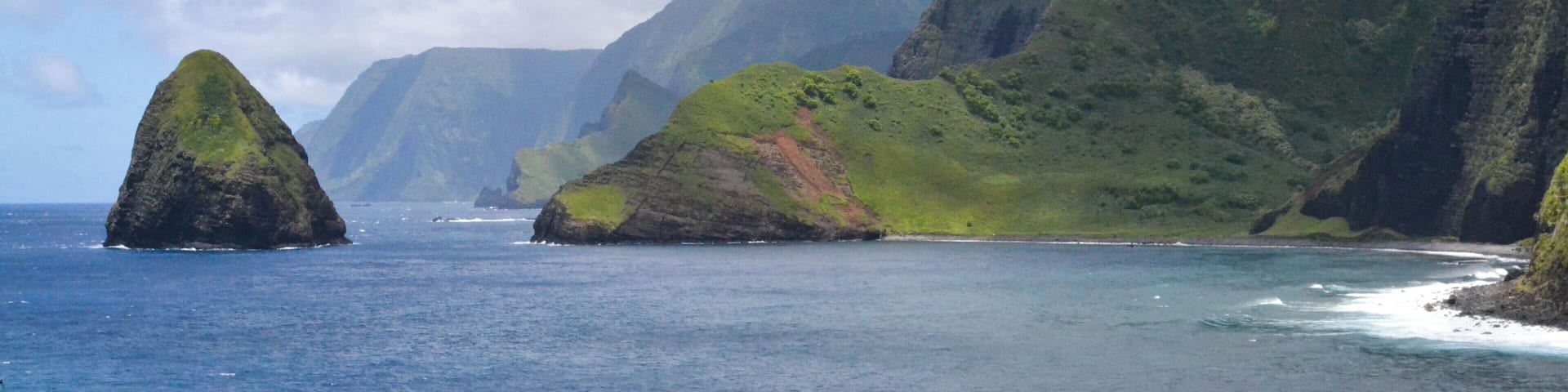 Visiting the island of Moloka'i from O'ahu on a six-passenger propeller plane and landing right in the old leper colony of Kalaupapa was one of the coolest experiences to-date. These gorgeous #beaches lie just beneath some of the tallest sea cliffs in the world. The only way to get to Kalaupapa is on a private tour, either by small plane, donkeys or hiking.
#lifeatexpedia