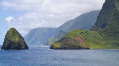 Visiting the island of Moloka'i from O'ahu on a six-passenger propeller plane and landing right in the old leper colony of Kalaupapa was one of the coolest experiences to-date. These gorgeous #beaches lie just beneath some of the tallest sea cliffs in the world. The only way to get to Kalaupapa is on a private tour, either by small plane, donkeys or hiking.
#lifeatexpedia