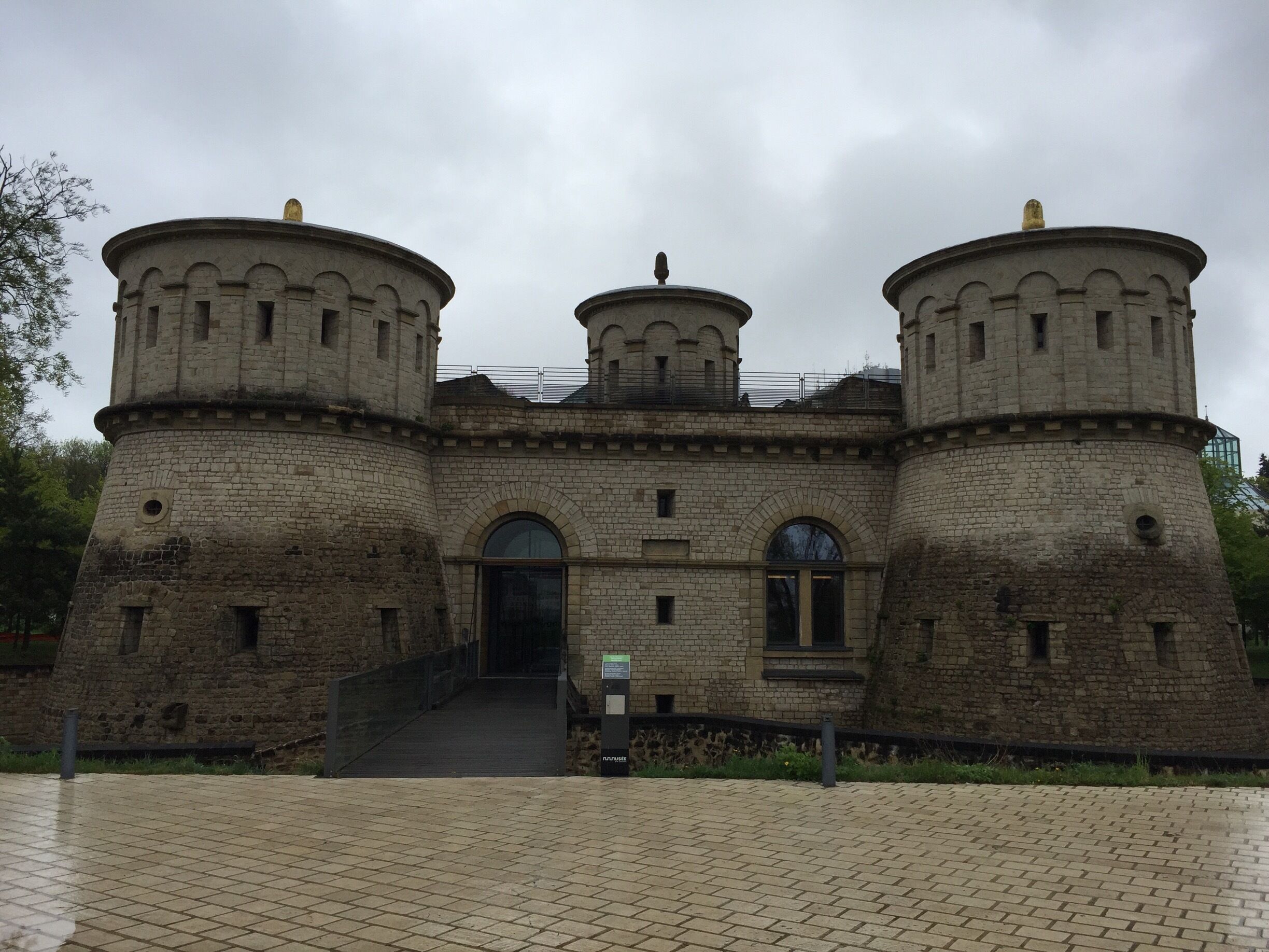 After 15 minutes going up, you can have a nice view from the part of the city as well as discover this Fortress and its museum! #Luxembourg #Fortress