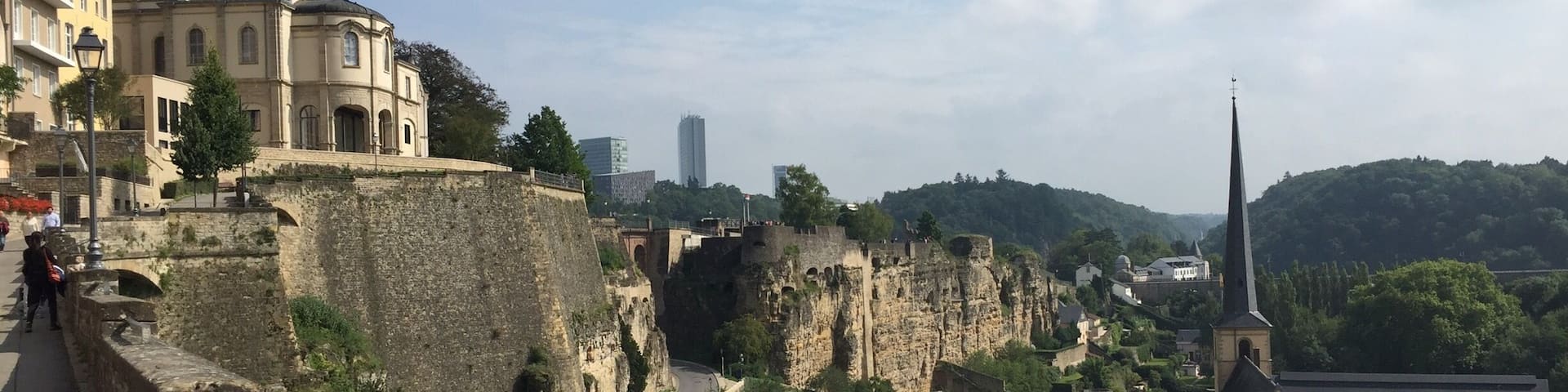 A view towards the casemattes du Bock. On the right the "Grund". On the left the upper "haute ville". In the far distance the tall building of the European Court of Justice.