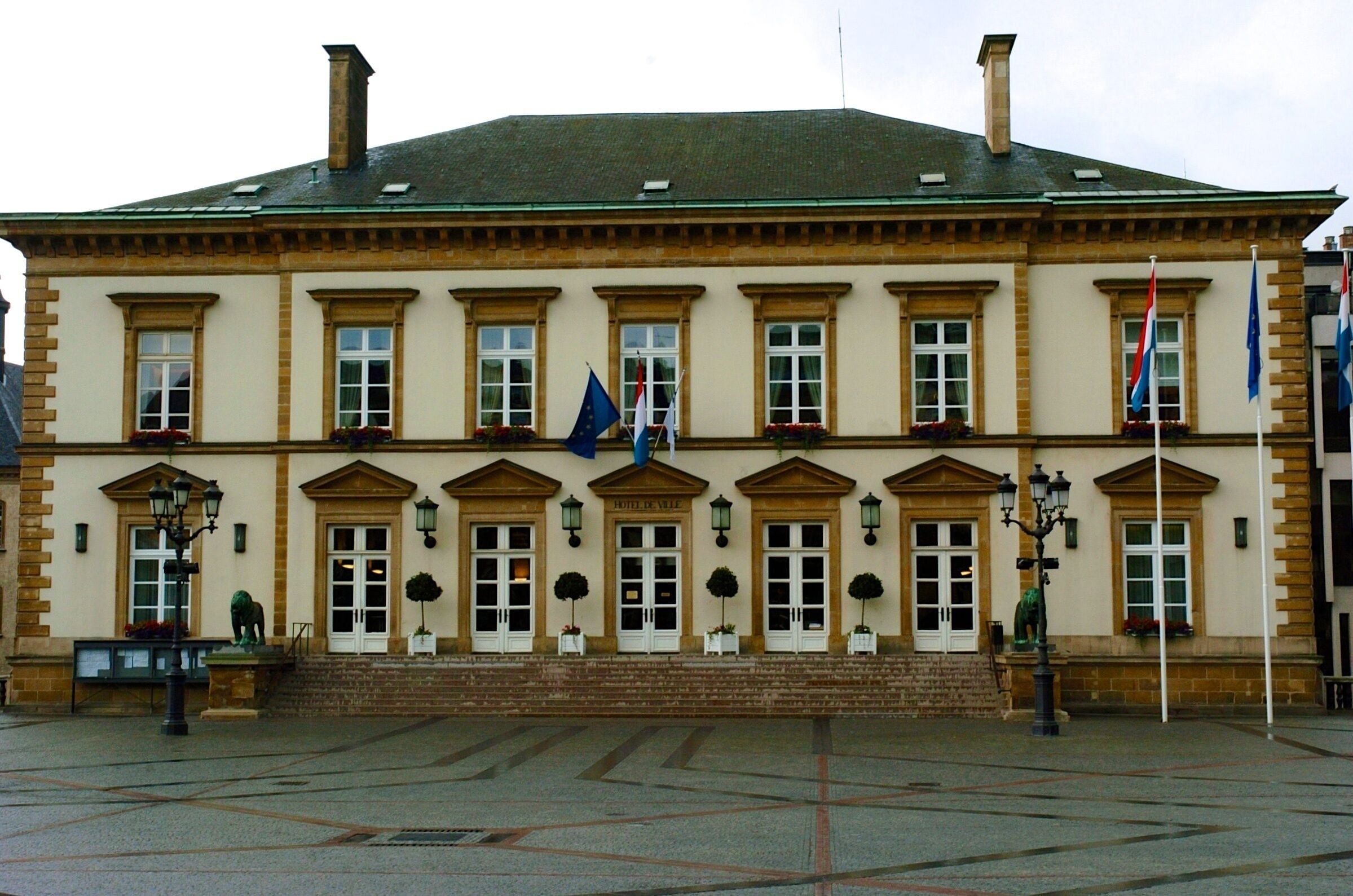 Luxembourg City Hall or Hôtel de ville de Luxembourg is the city hall of Luxembourg City, in southern Luxembourg. The city hall is the centre of local government, including being used as the private office of the Mayor of Luxembourg City. Due to its position in Luxembourg's capital, it also regularly plays host to foreign dignitaries. It is located on the southwestern part of Place Guillaume II, the main square in the centre of the city.
The two-storey building is built in neoclassical style.