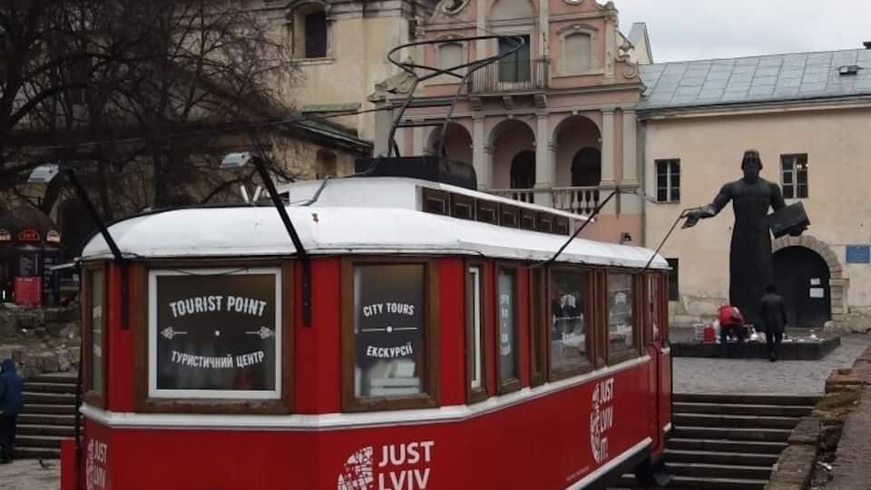 With the monument to Ivan Fedorov in the background