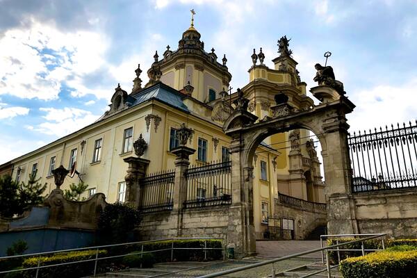 Located on St. George Hill, over-looking the city of Lviv, the church was the perfect target for destruction in the past. At least two versions of the St. George Cathedral were built before the final construction of the church as it is seen today. The Cathedral of St. George became the mother congregation of the Greek-Catholic religion in Ukraine.
The St. George Cathedral in Lviv, is home to one of the most treasured relics, which was brought to the cathedral by Bishop Jiseph Shumlianskyi in 1674. It is the Icon of the Virgin Mary, and is a spectacular and preserved artifact. The interior was decorated with luxurious embellishments created by the local artistic talents of Lviv. Pinsel, the sculptor of the cathedral, created the spectacular St. George (known as the Dragon Slayer) statue. The St. George statue can be viewed in the attic of the cathedral, while the intimidating statues of St. Athanasius and St. Leo protect the portal.
Renovations to the St. George Cathedral took place in the 1996, restoring the original beauty of the cathedral. Tourists, visiting this amazing historical masterpiece will not be disappointed. Over and above the cathedral, visitors can also visit the belfry, walk through the peaceful gardens or enter the final resting place of many important figures of the past in the tombs below the cathedral.
