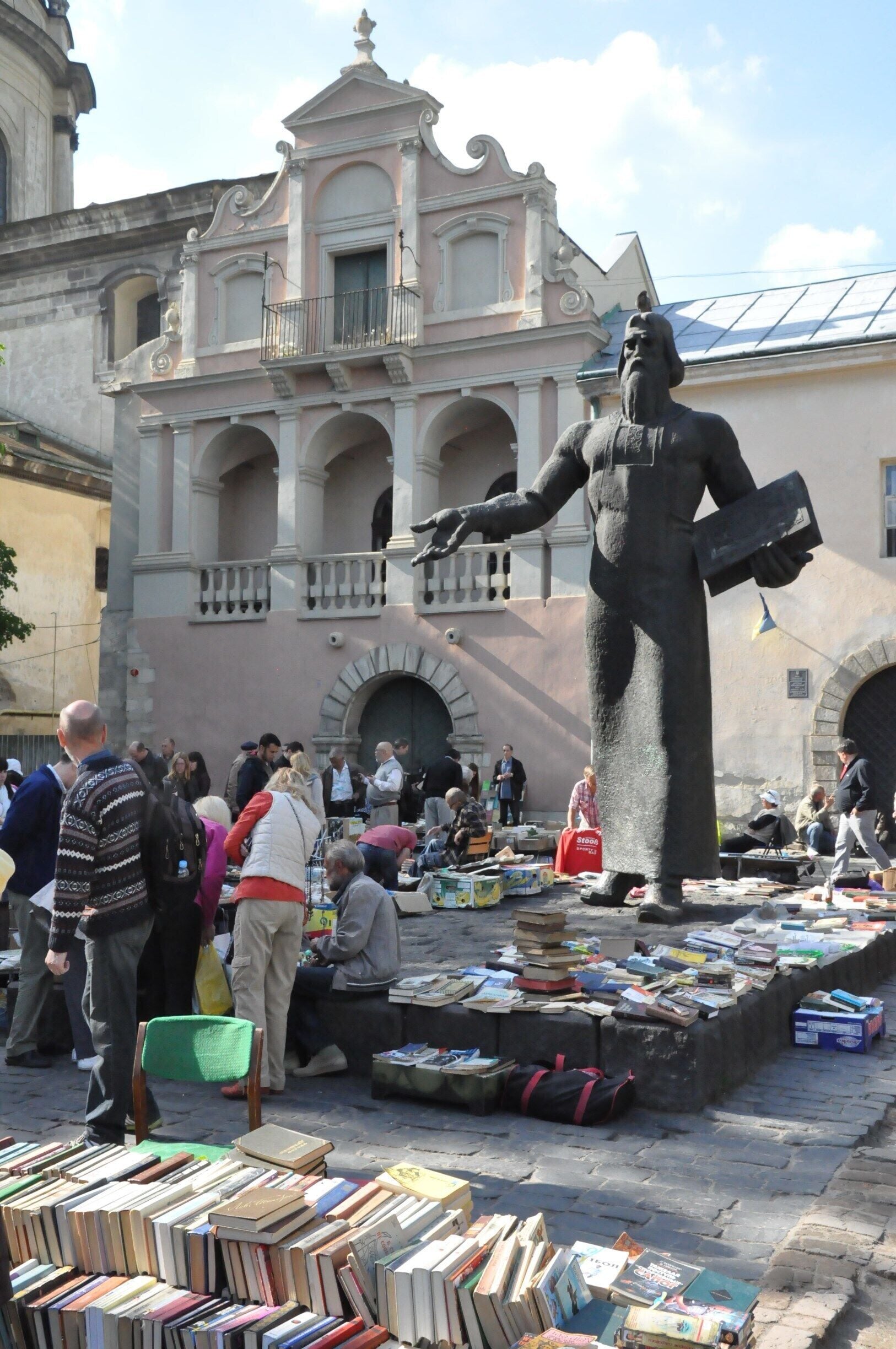 Ivan Federov was a monk who introduced printing to Ukraine.  Fittingly, on weekends, a used book sale springs up in the square at his feet. #market