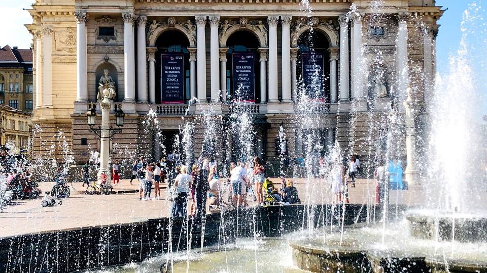One of the most recognizable buildings in Ukraine, Lviv Opera house is also among most beautiful European theatres. Named after world famous opera singer Solomiya Krushelnytska, who was born and raised in Lviv, the Opera House comprises various European architectural styles fashioned in all their lavishness.
Constructed at the beginning of the 20th century, designed by architect Zygmunt Gorgolewski, the Grand Theatre in Lviv has been compared to the Paris and Vienna opera houses. Many European theaters can boast an extraordinary construction history, but Lviv’s opera house is unique in that it is built on top of a river. The architect proposed the radical and intriguing idea of burying the small river beneath the opera. His plans also included the use of a concrete foundation, a first for Europe. With optimistic trepidation, the city planners agreed and the Opera House was completed in 1900.