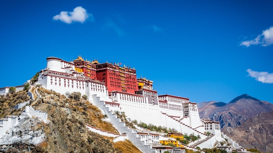 This is the spot where the 50 Yuan Note has the exact same image. At the main road in front of the palace, walk to the left hand side facing the palace and you will find a walkway and stairs that lead up to this viewpoint. A truly spectacular sight. #GreatOutdoors