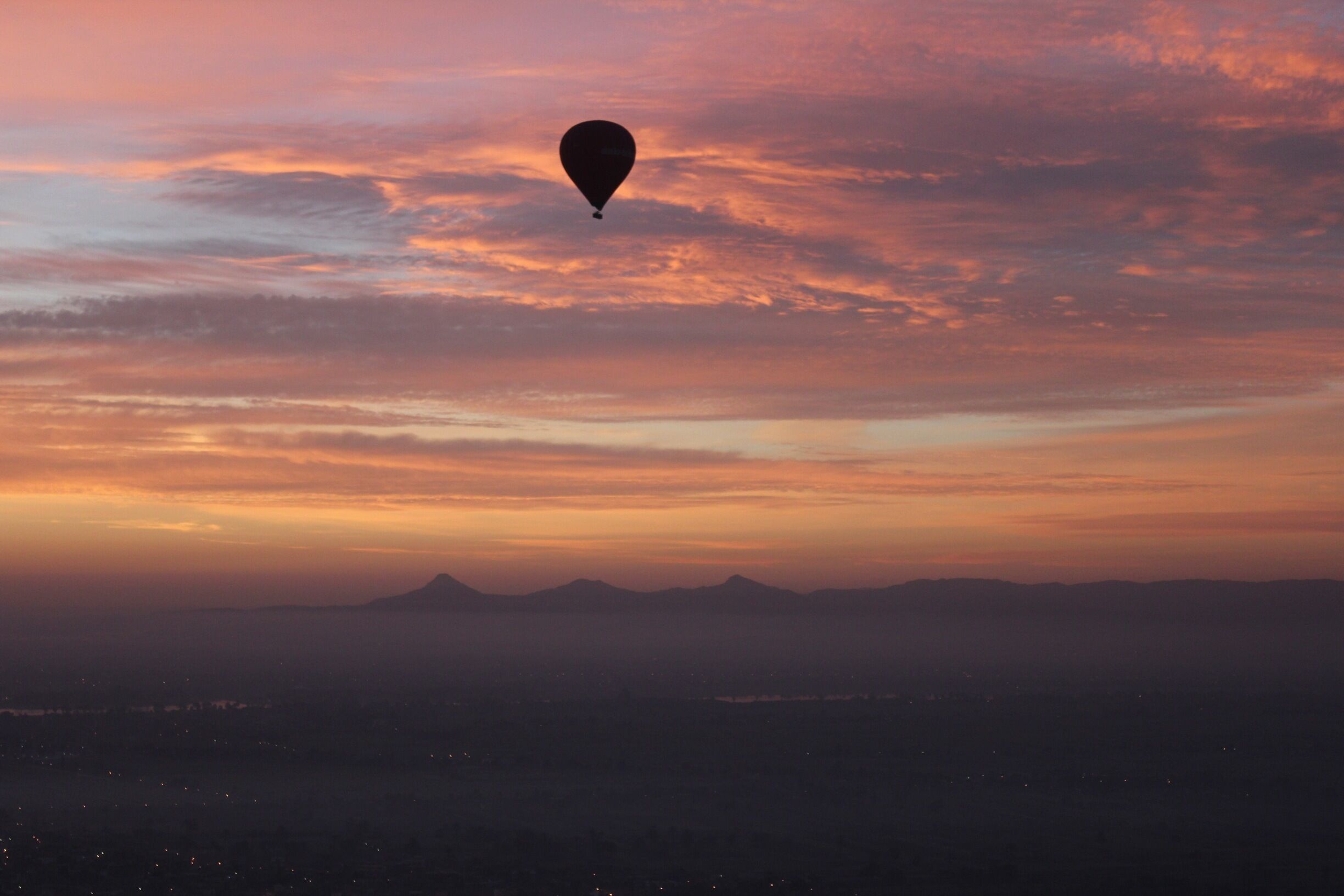 Sunrise hot-air balloon over the river Nile.
#goldenhour #colorful #BestOf5