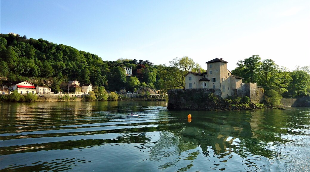 On a River cruise along the Saone we sailed around this lovely island which is inhabited.
#LifeatExpedia #River #Cruise #Saone #Lyon #France #SaintRambertlileBarbe #BVSBlue #TroveonTuesday