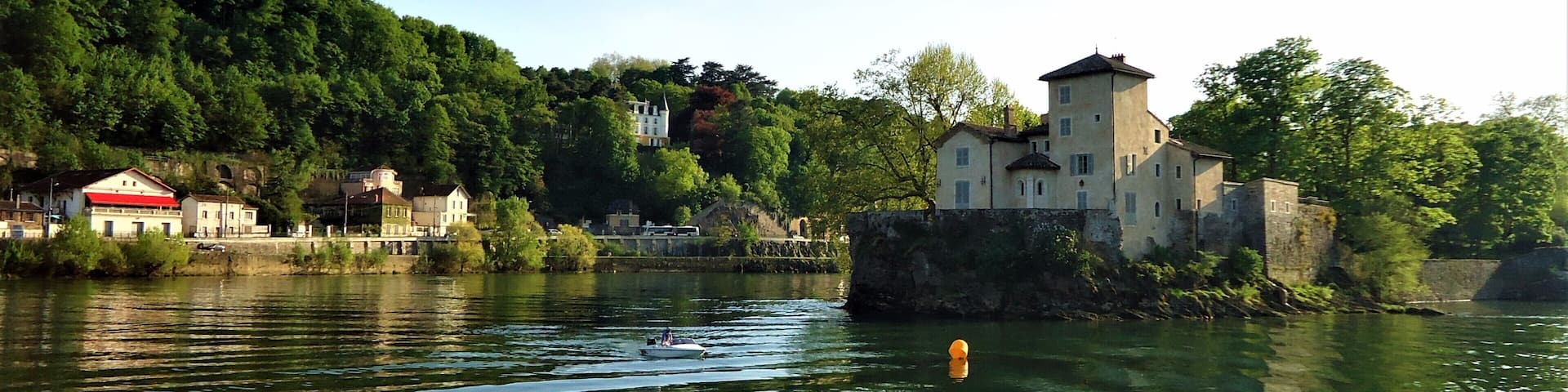 On a River cruise along the Saone we sailed around this lovely island which is inhabited.
#LifeatExpedia #River #Cruise #Saone #Lyon #France #SaintRambertlileBarbe #BVSBlue #TroveonTuesday