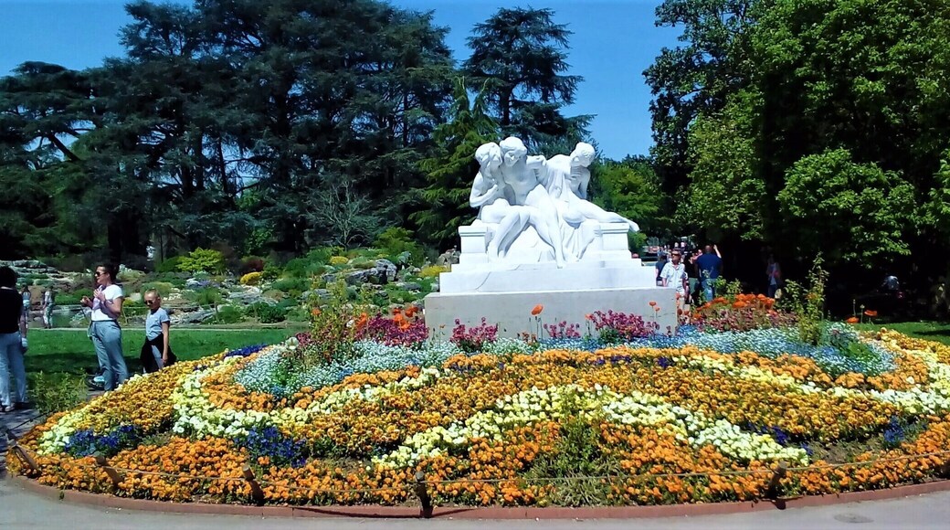 One of the many Beautiful features in this park.
#LifeatExpedia #Lyon #Statue #Flowers #Park #Parc