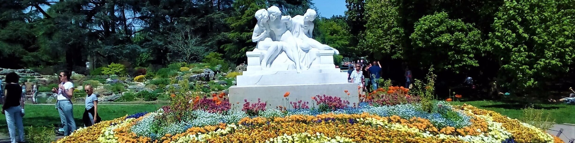 One of the many Beautiful features in this park.
#LifeatExpedia #Lyon #Statue #Flowers #Park #Parc