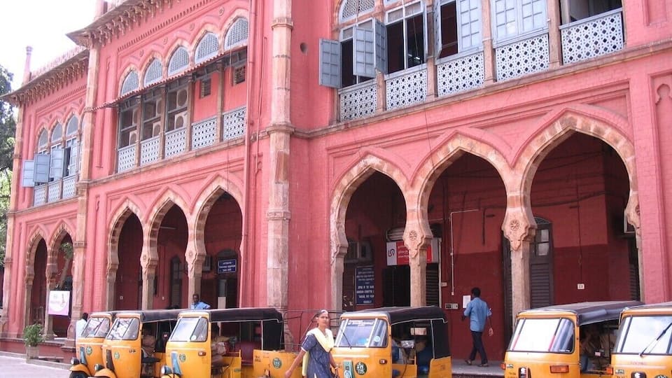 tuk-tuk line up in front the Veterinary Hospital waiting for the client&patient
tuk-tuk (motor tricycle) is a famous transport in India