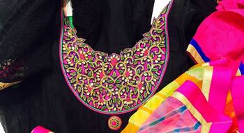 Kala Nikethan is a store that sells beautiful salwars and designer sarees. I love love this black one with colorful brocade and a colorful dupatta. And I love pink too! #colormecrazy #colorsplash
#colorful