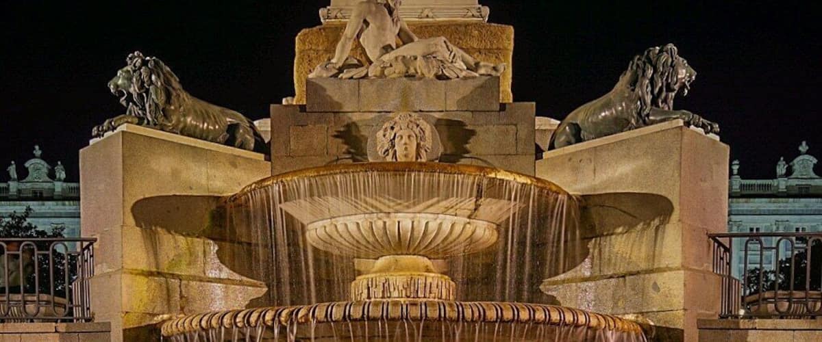 Fountain Reflexes
#swingpiano #ontheroad #architecture #longexposure #photography #fountain #night #nightphotography #reflex #water