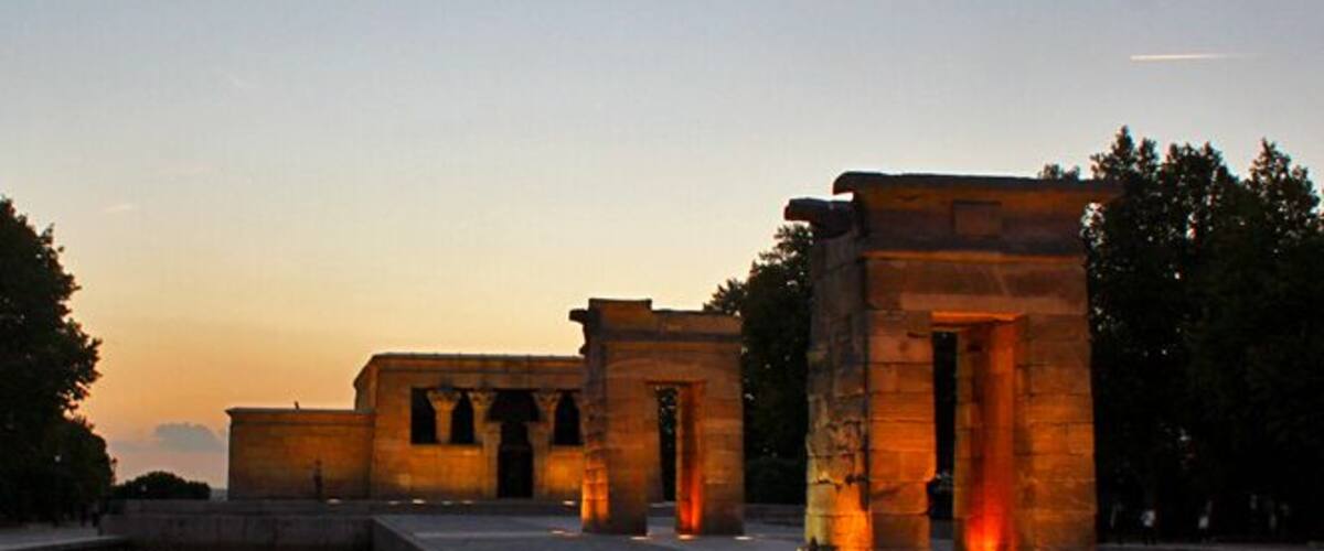 Did you know that there's an Egyptian temple in the middle of Madrid? No, I'm not making this up!
Basically, it was given to the Spanish government as a thank you for helping save some temples in Egypt. The temple was shipped over and rebuilt in Madrid in the late 60s. It's one of very few pieces of ancient Egyptian architecture you can see outside of Egypt.
But apart from all the history, the temple is also a great place to enjoy a picnic with friends. It's in the middle of a park, and it gives you one of the best views of the sunset in Madrid.