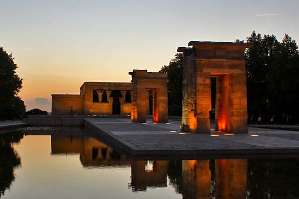 Did you know that there's an Egyptian temple in the middle of Madrid? No, I'm not making this up!
Basically, it was given to the Spanish government as a thank you for helping save some temples in Egypt. The temple was shipped over and rebuilt in Madrid in the late 60s. It's one of very few pieces of ancient Egyptian architecture you can see outside of Egypt.
But apart from all the history, the temple is also a great place to enjoy a picnic with friends. It's in the middle of a park, and it gives you one of the best views of the sunset in Madrid.