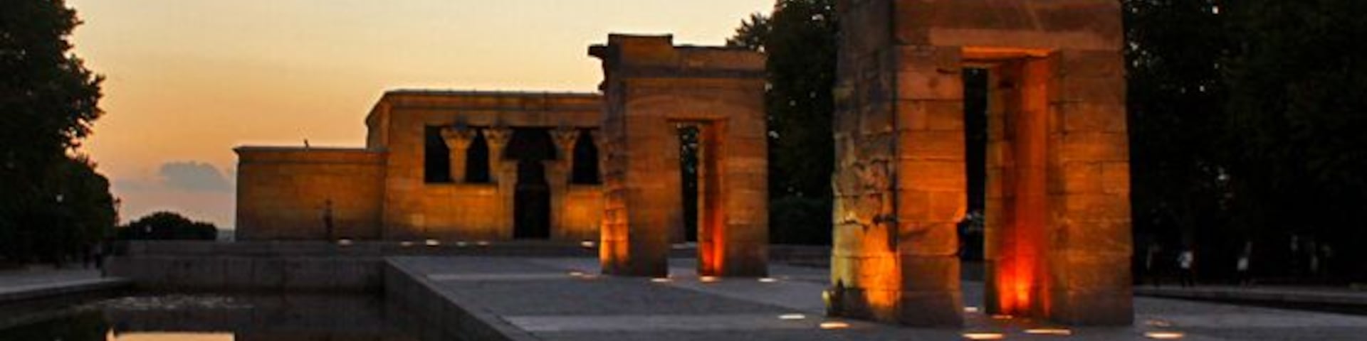 Did you know that there's an Egyptian temple in the middle of Madrid? No, I'm not making this up!
Basically, it was given to the Spanish government as a thank you for helping save some temples in Egypt. The temple was shipped over and rebuilt in Madrid in the late 60s. It's one of very few pieces of ancient Egyptian architecture you can see outside of Egypt.
But apart from all the history, the temple is also a great place to enjoy a picnic with friends. It's in the middle of a park, and it gives you one of the best views of the sunset in Madrid.