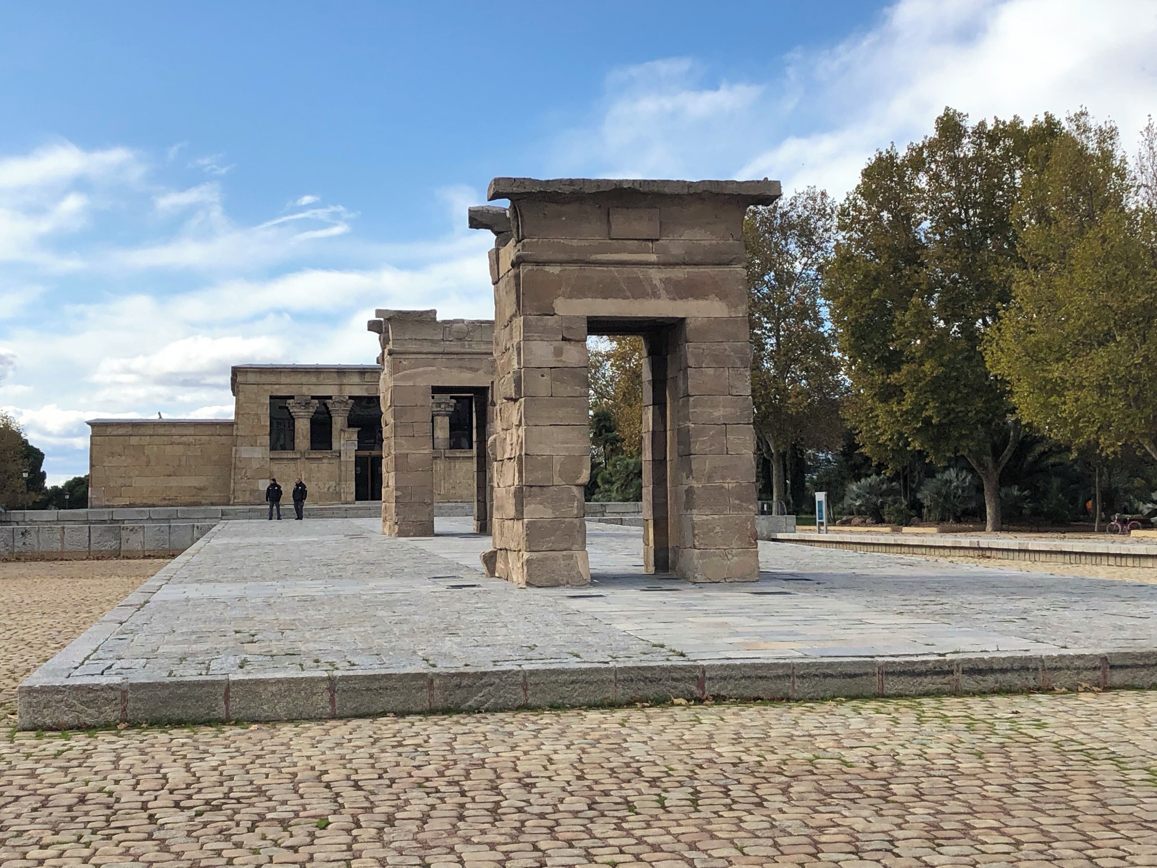 Egyptian Temple
(May have to wait 1+ hours in line)