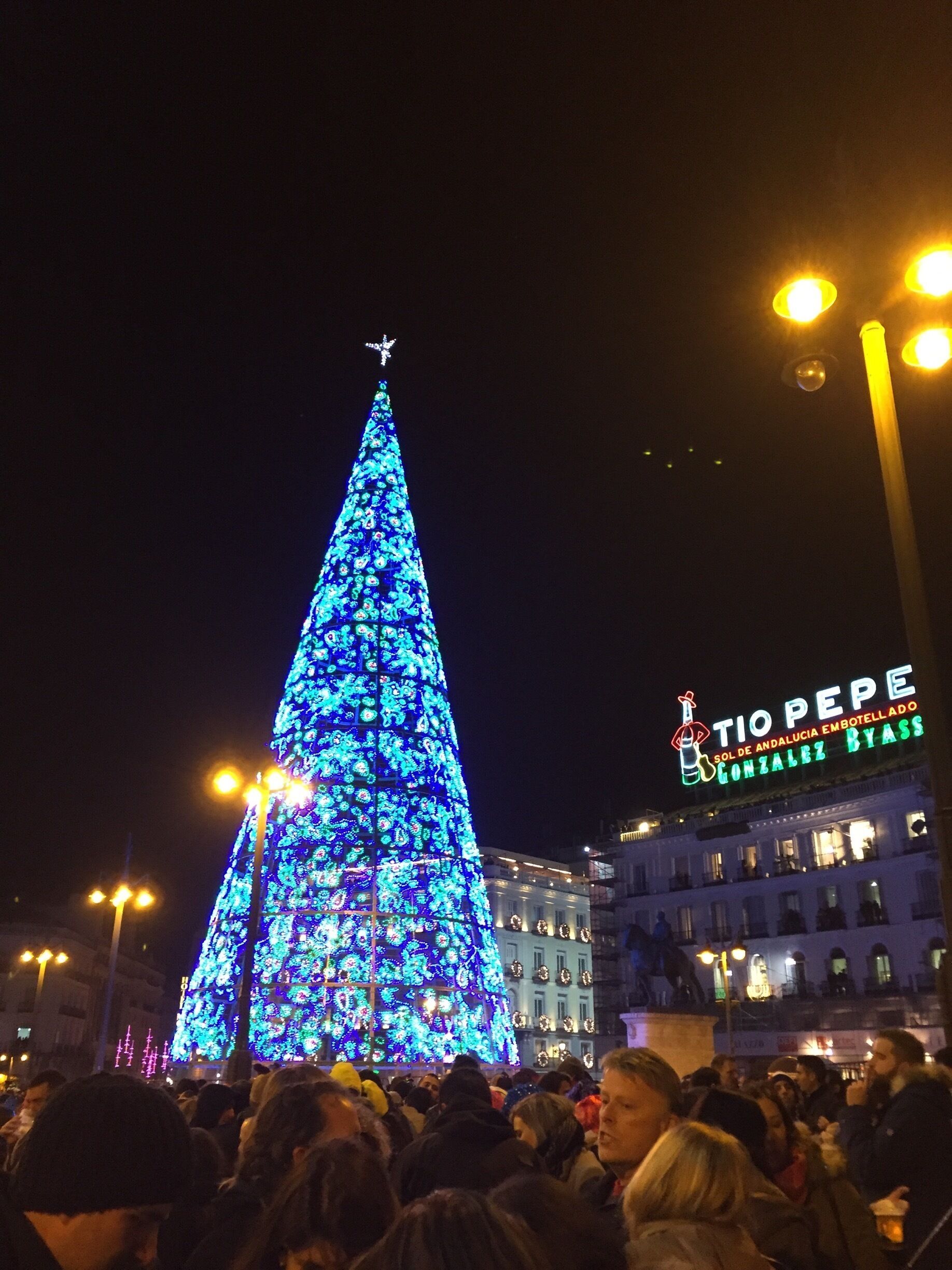 Christmas is coming folks!
Do you know about the Spanish traditon of eating 12 grapes at midnight on #NewYearsEve? Here’s where you have to go!
#LifeAtExpedia #lights #ChristmasLights