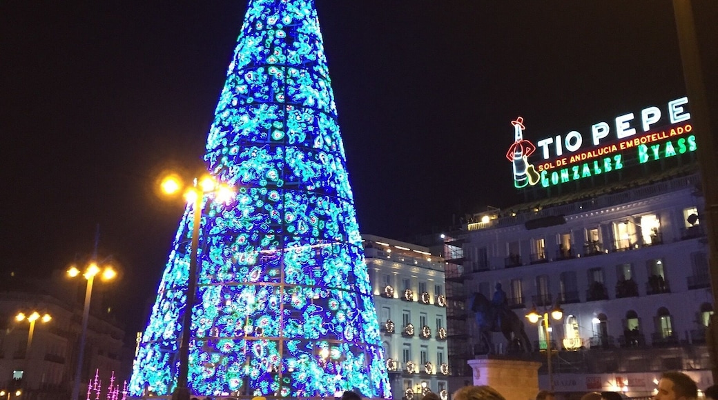 Christmas is coming folks!
Do you know about the Spanish traditon of eating 12 grapes at midnight on #NewYearsEve? Here’s where you have to go!
#LifeAtExpedia #lights #ChristmasLights
