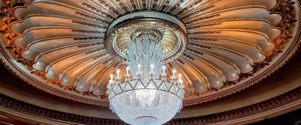 The Lamp
Zarzuela Theater 
#swingpiano #culture #architecture #design #trover #photographer #theater #ballet #arts #picoftheday #ontheroad