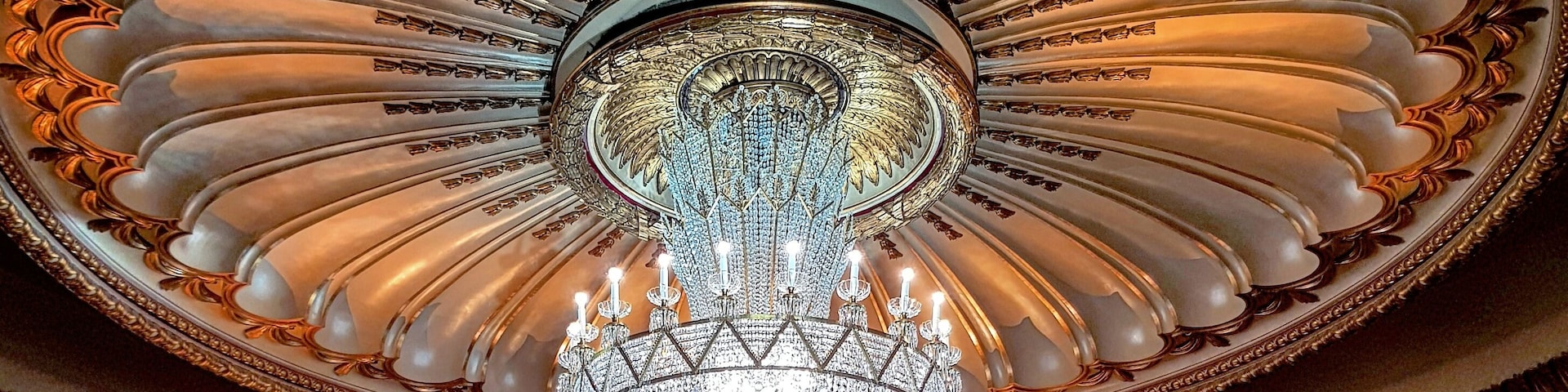 The Lamp
Zarzuela Theater
#swingpiano #culture #architecture #design #trover #photographer #theater #ballet #arts #picoftheday #ontheroad