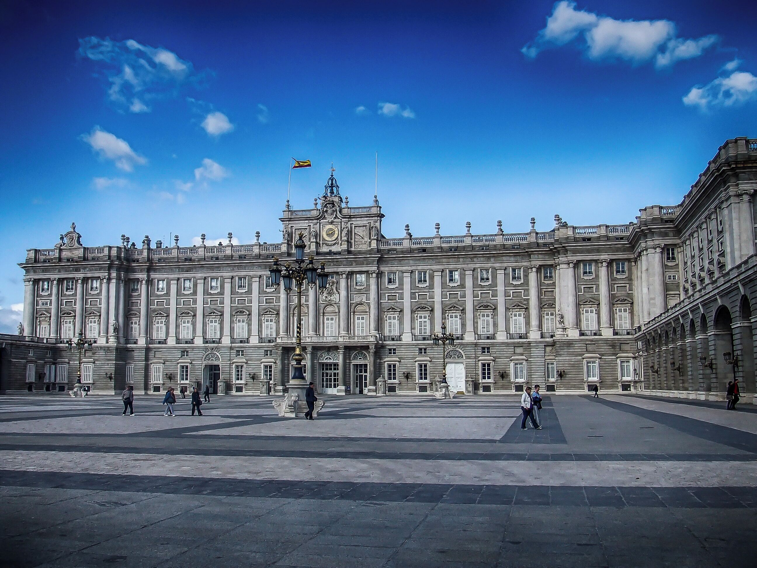 The beautiful Royal Palace of #Madrid is the official residence of the Spanish Royal Family in the capital

#topmadridphoto #ig_madrid #madridseduce #madridmemola #estaes_madrid #madridtme #ok_madrid #instamadrid #igersmadrid #igersgallerymadrid #ig_madrid_photo #followmadrid #madridmemata #igersmadrid #madridgrafias #inspiramemadrid #madridcity #spain #españa #visitspain #ig_spain #monumentalspain #instaspain #madrid_best_photos #spain_vacations #travelphotography #unlimitedspain #architecture #travel