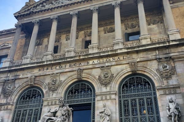 I can be a real architecture junkie, and this is one of the many buildings in Madrid that impresses me. It's my third time in Madrid, but only my first time visiting the Biblioteca Nacional.
I feel very privileged to get to study here for the next week, one of the biggest libraries in the world. It's hard to not feel inspired inside these hallowed halls.