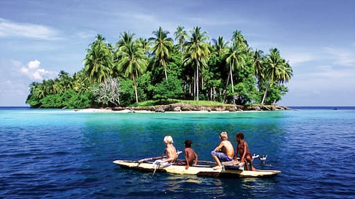 Madang montrant images d\'île, vues littorales et kayak ou canoë