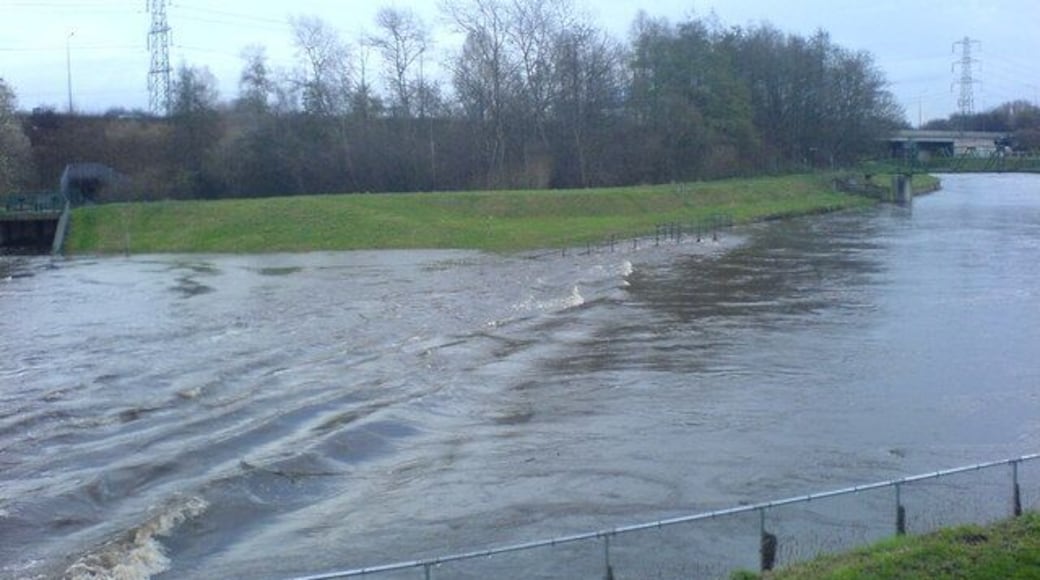 Running High - River Mersey. The Mersey at Northenden weir after a few days of heavy rainfall in the area and upstream. Compare this with a picture taken from the opposite bank in March 2007 (354365).