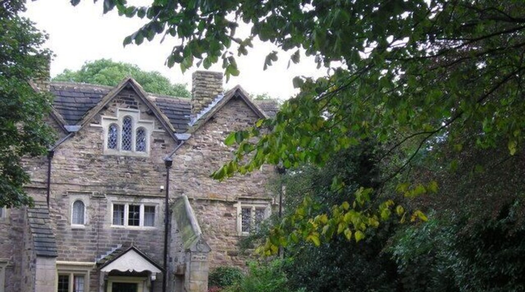 Alder House This house used to be the local baby clinic, but is now once again a private residence.