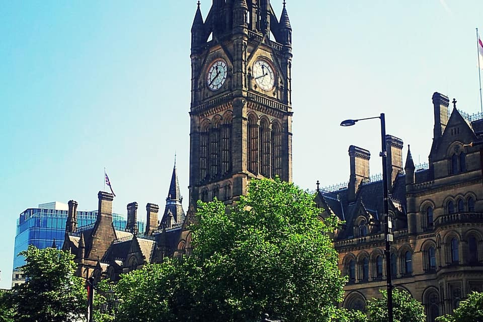 Big Ben clock tower, a large crowd, and surrounding historic buildings.