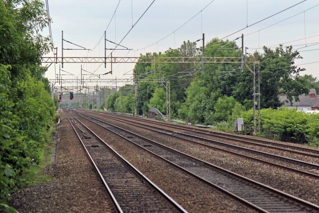 Looking north, Levenshulme railway station