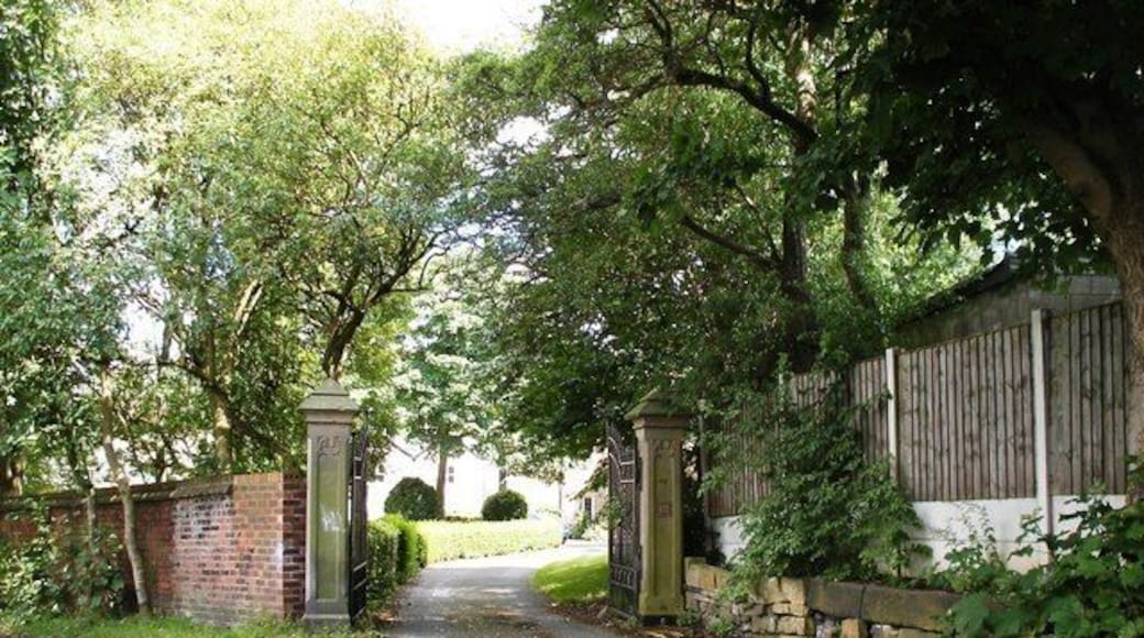 Alder House Gates The cobbled footpath to the left of the gates leads to the Valley and on towards Shakerley.