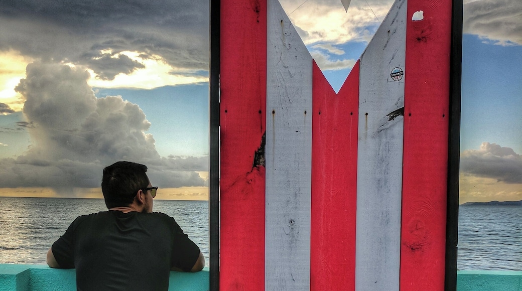 Paseando por mi isla. Foto con nuestra bandera Puertorriqueña.