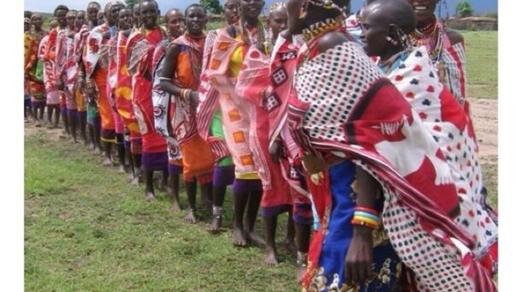 The Masai Mara women dancing