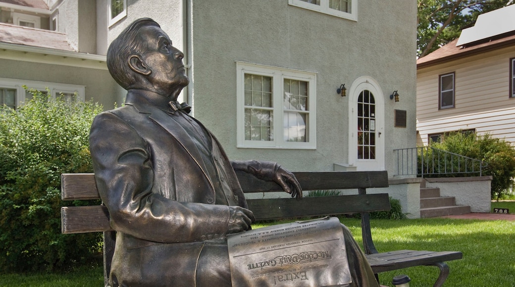 McCook qui includes patrimoine architectural, statue ou sculpture et maison