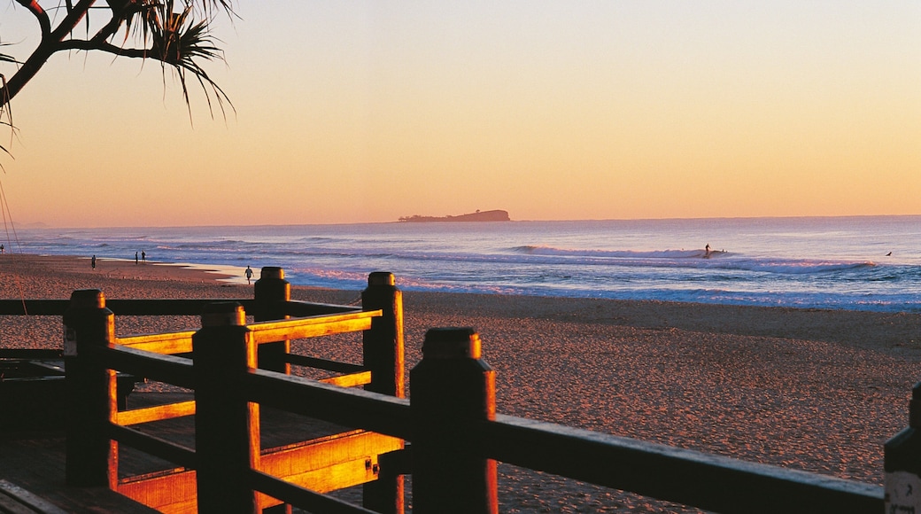 Maroochydore showing a sunset and a beach