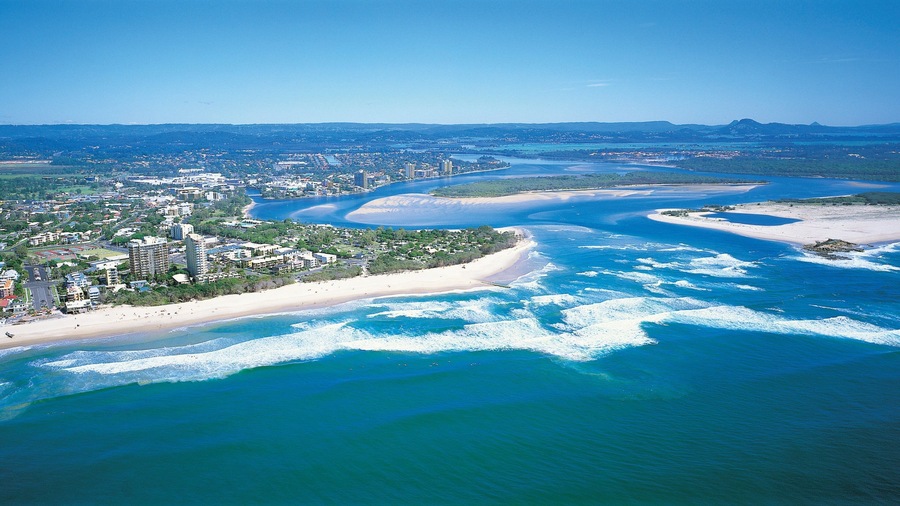 Maroochydore which includes island images, a beach and tropical scenes