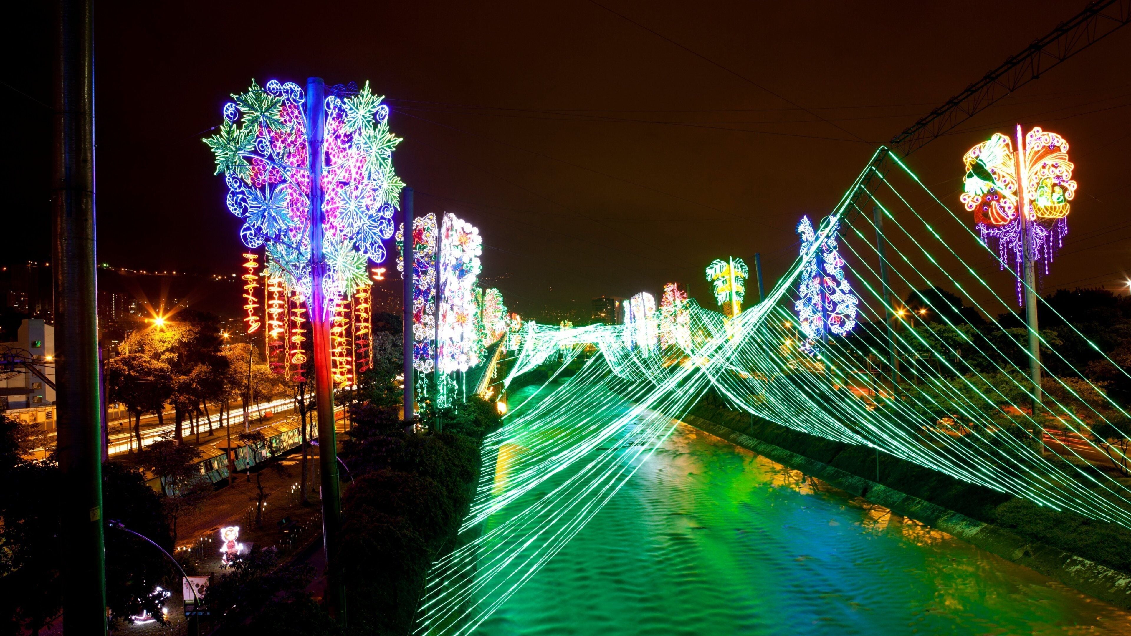 Medellin cho thấy nghệ thuật đường phố và cảnh đêm