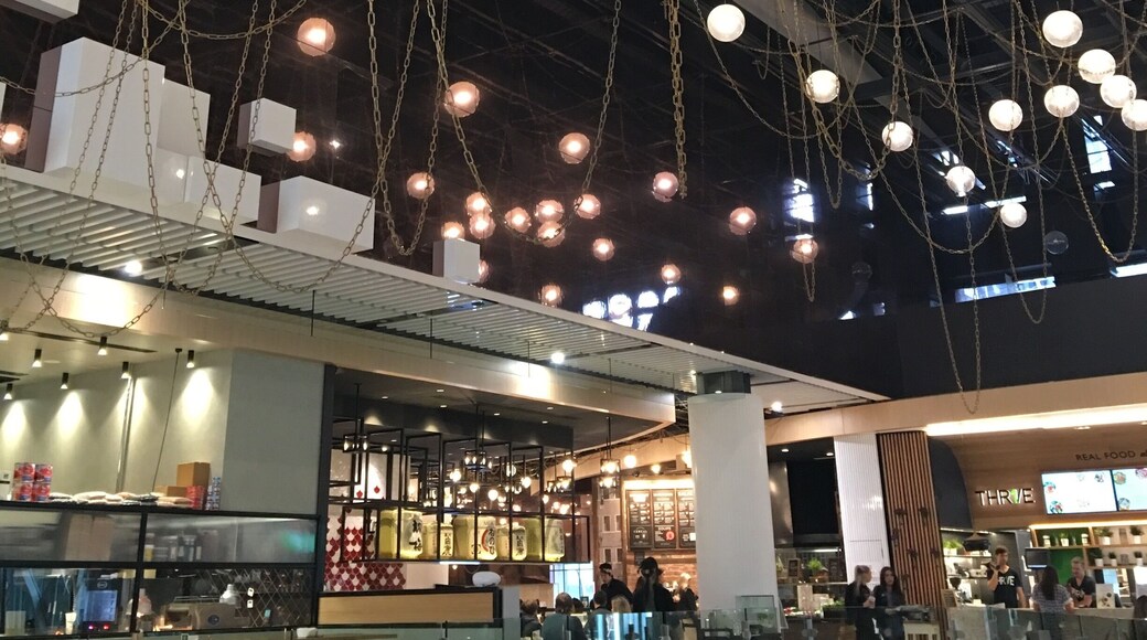 One of the posher food courts I have ever been to. Very stylish and chic, here you will not find fast food chains, but you will find vegan and organic eats, even a wine bar đđœđ·