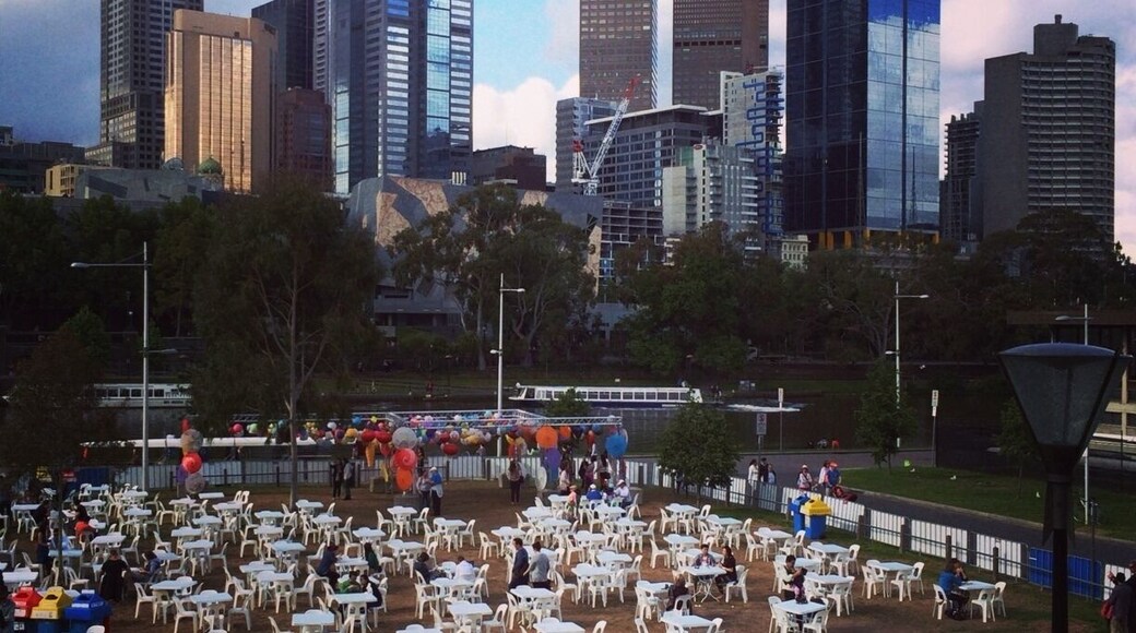 Night Noodle Market in Alexandra Gardens during Good Food month. I definitely like the layout more than the Sydney one.