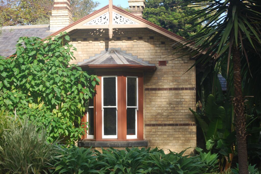 Captain Cooks cottage is a popular attraction in the Fitzroy Gardens. The cottage was owned by Captain Cooks parents and, in the 1930's, was shipped to Australia brick by brick.
The items inside the house did not belong to Captain Cook - and there are some doubts as to whether he lived there. However it is a large part of Australia's history. #localgem