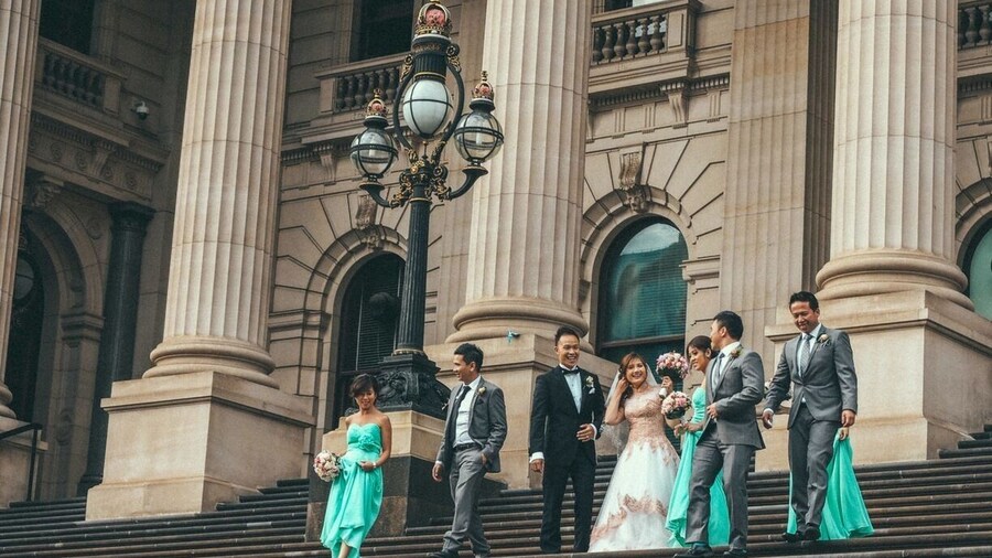 Visited the Parliament House for a tour and chanced upon a wedding entourage on the steps taking a photoshoot. I couldn't help but snapped a shot myself!
Public tours of Parliament are conducted at 9.30 am, 10.30 am, 11.30 am, 1.00 pm (Express Tour), 1.30 pm, 2.30 pm , 3.30 pm and 4.00 pm (Express Tour) on weekdays