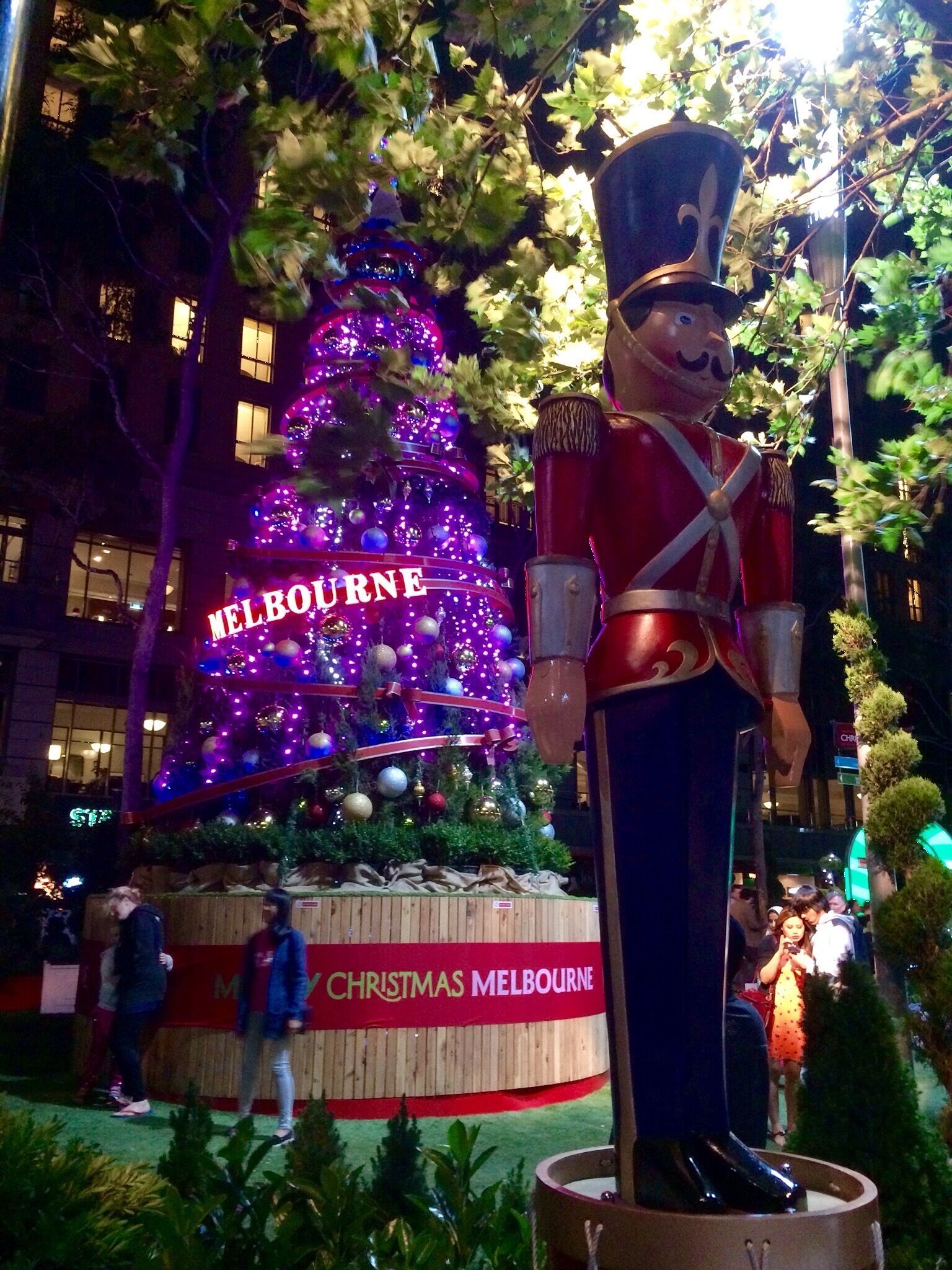 Festive Season decorations in central #Melbourne last evening.  
The city was abuzz with people and I thought the place looked pretty!
#localgem