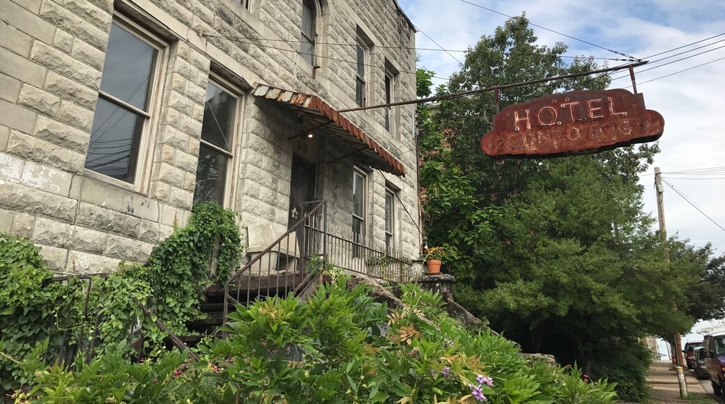 Abandon Pontotoc Hotel